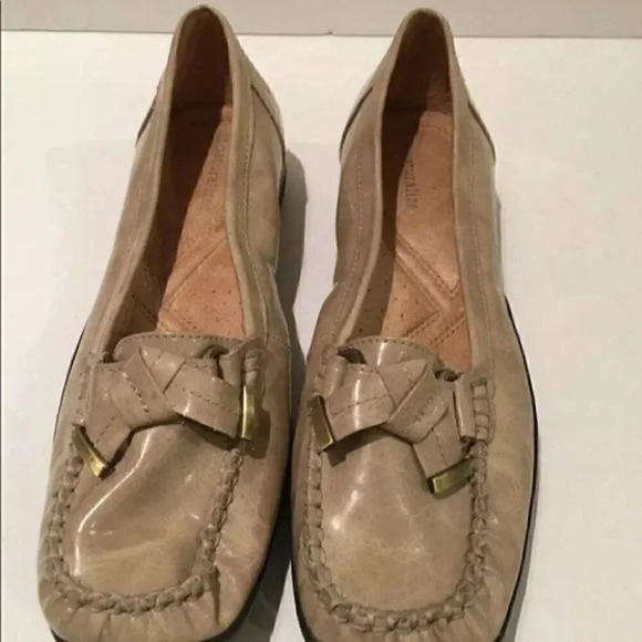 Naturalizer Flats Cedra' Beige Faux Patent Leather - Picture 2 of 7